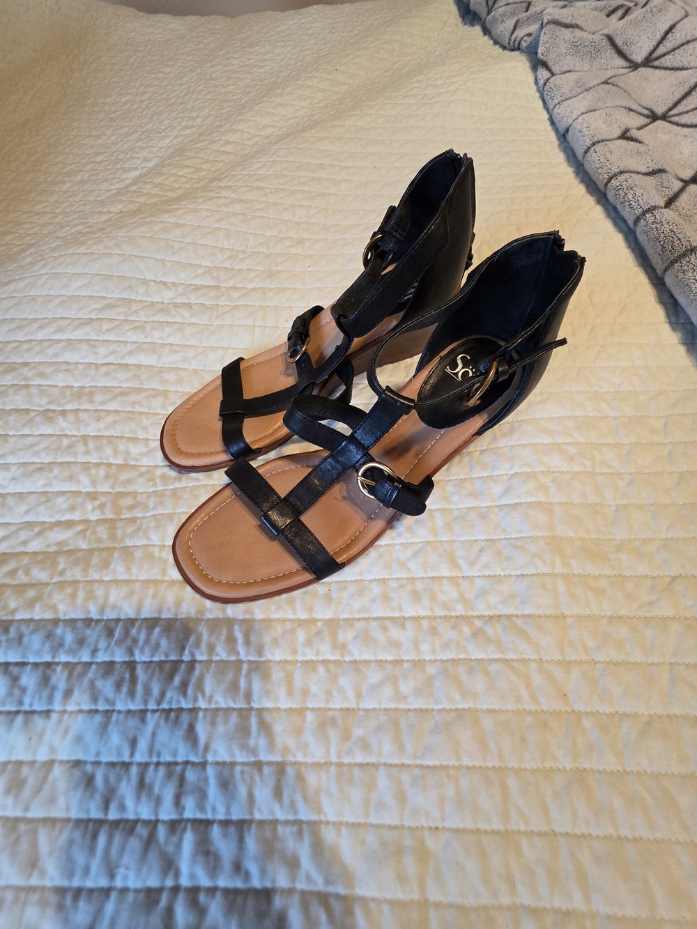 Women's Black Strappy Gladiator Sandals -